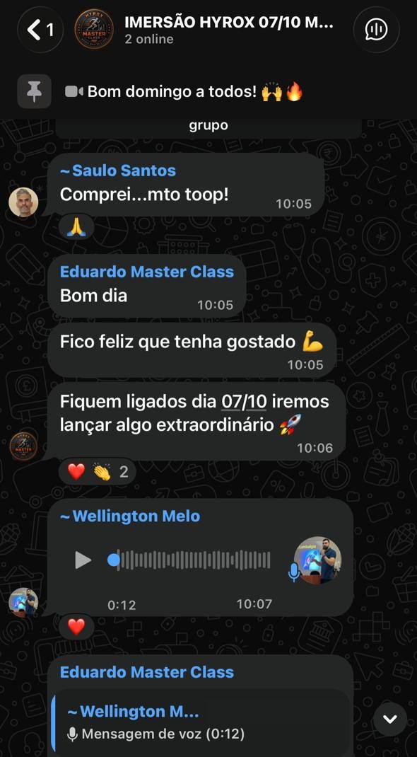 Print do grupo de alunos no WhatsApp: Saulo Santos escreve 'Comprei... mto toop!' e recebe a resposta 'Fico feliz que tenha gostado'.